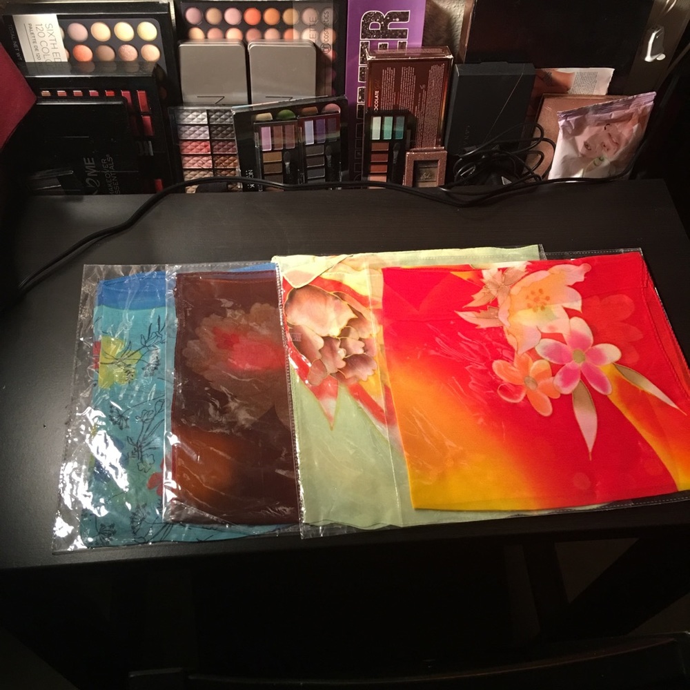 Beautiful Scarfs - Picture 3 of 5